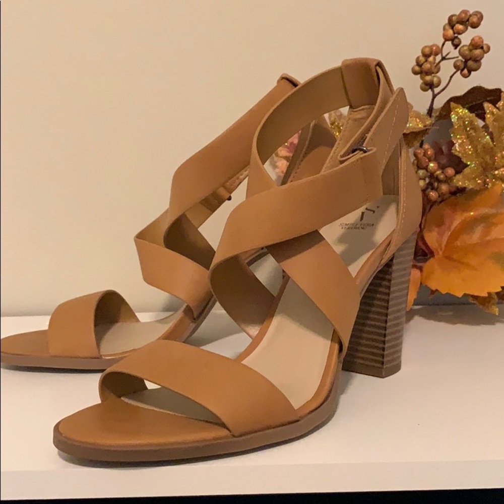 Simply Vera Vera Wang Braestar Women’s Sandal